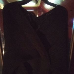 👍🥰Black off the shoulders sweater WITH FREE HANDBAG🥰